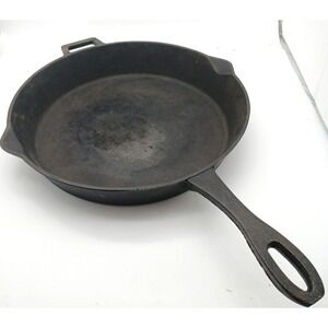 Bayou‎ Classic 14 Inch Double Handled Cast Iron Skillet with Pour Spouts Black